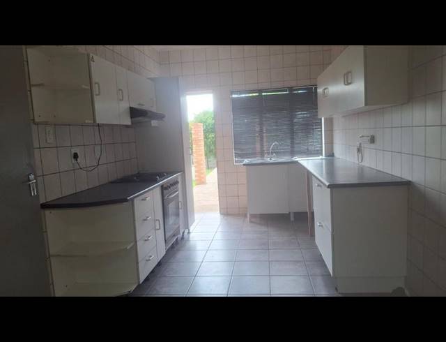 3 BEDROOM PROPERTY TO RENT IN SUNNYRIDGE